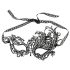 Cottelli - Sort asymmetrisk maske med broderi (sort)