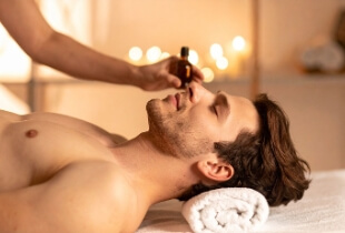 Lingam Massage: Fordele, Teknikker og Kom Godt i Gang